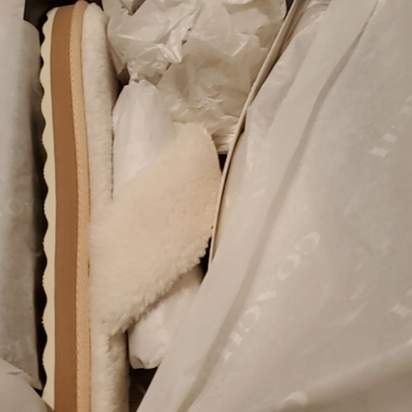 Size 8 Coach Slides - Picture 3 of 4